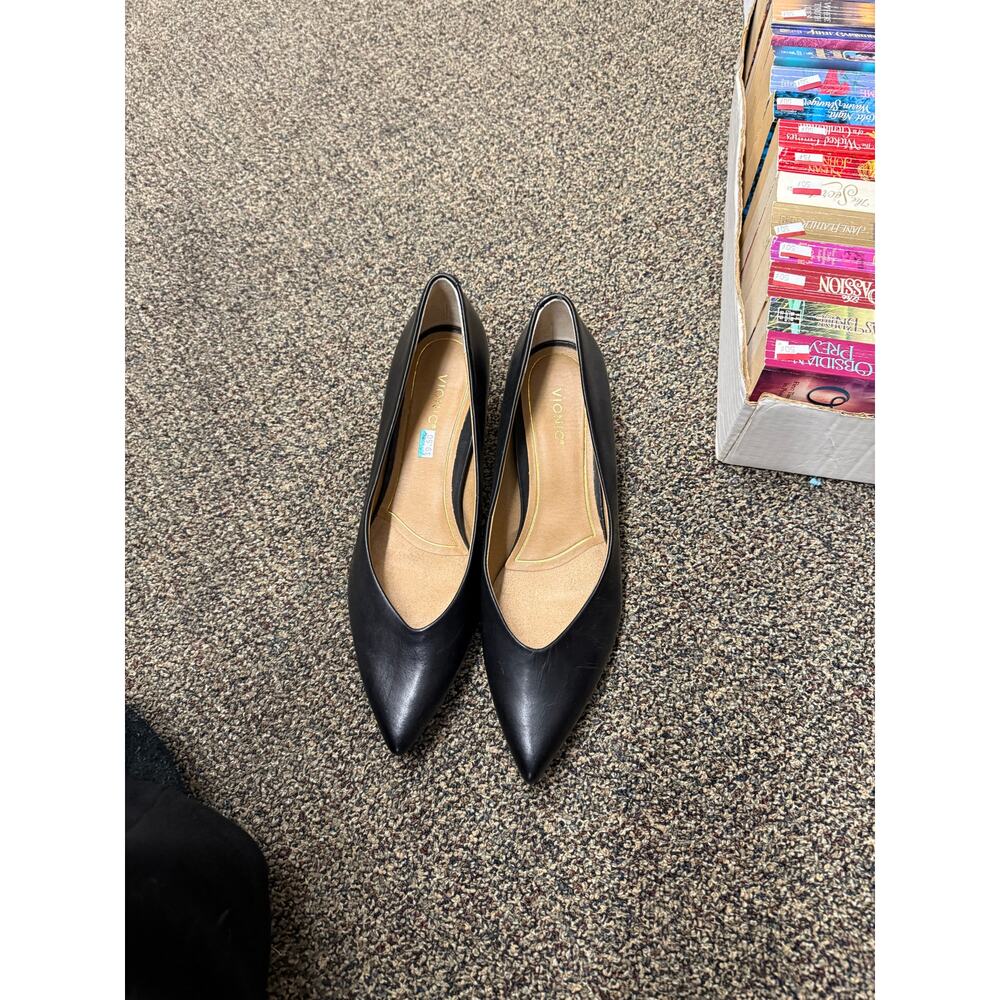 Vionic Black Leather Josie Kitten Heel - Picture 3 of 6